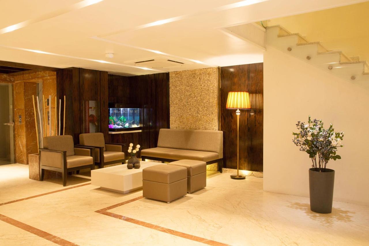 Sri Aadhish Grand Hotel Arantāngi Exterior photo