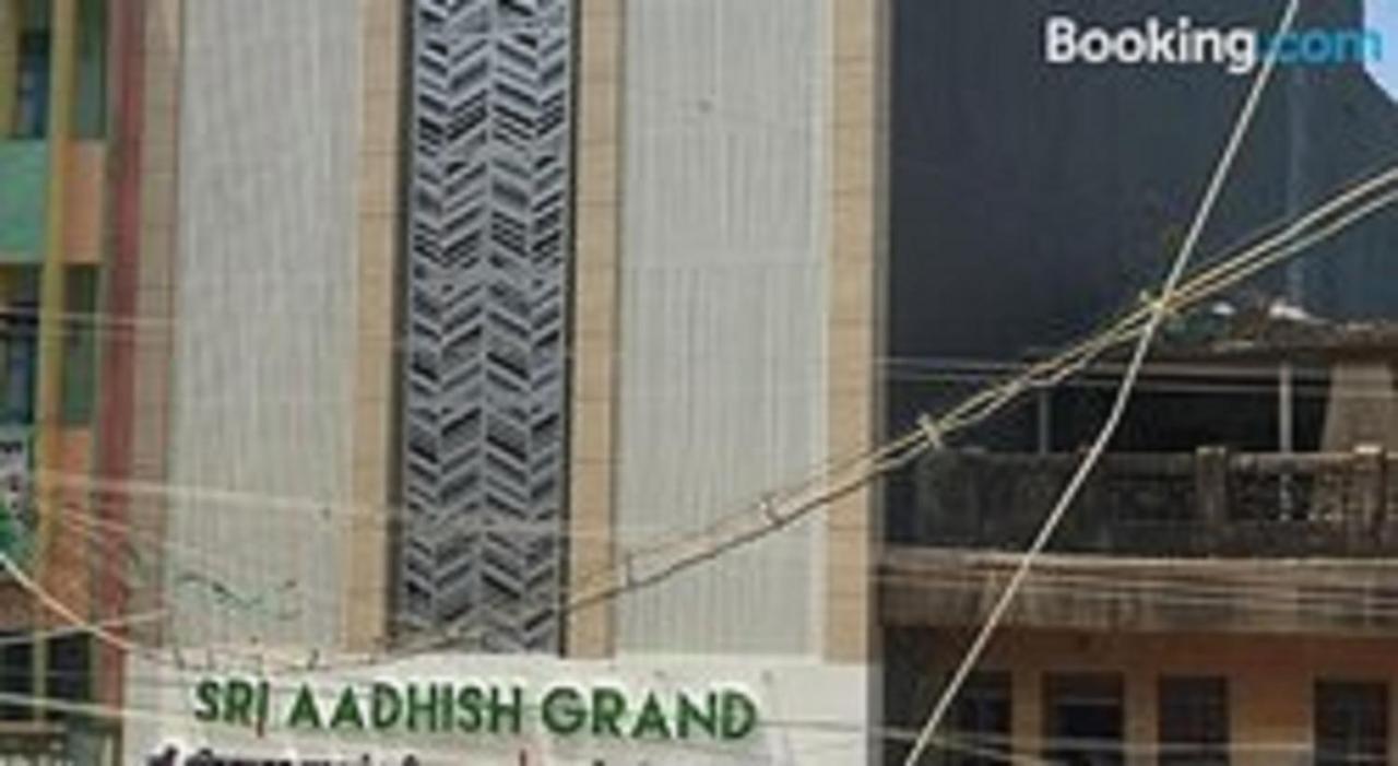 Sri Aadhish Grand Hotel Arantāngi Exterior photo